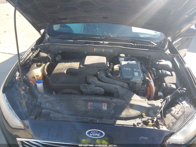 3FA6P0LU6KR182915 Ford Fusion Hybrid Se