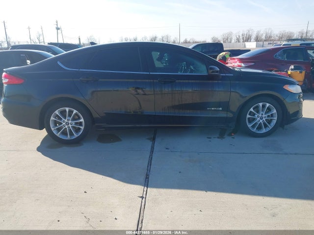 3FA6P0LU6KR182915 Ford Fusion Hybrid Se