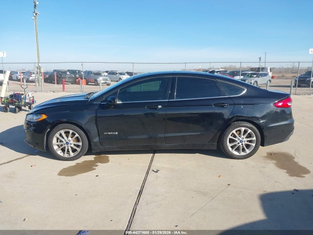 3FA6P0LU6KR182915 Ford Fusion Hybrid Se