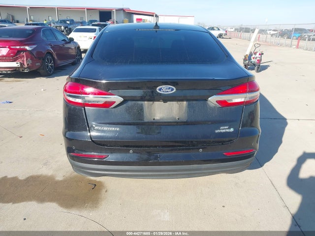 3FA6P0LU6KR182915 Ford Fusion Hybrid Se
