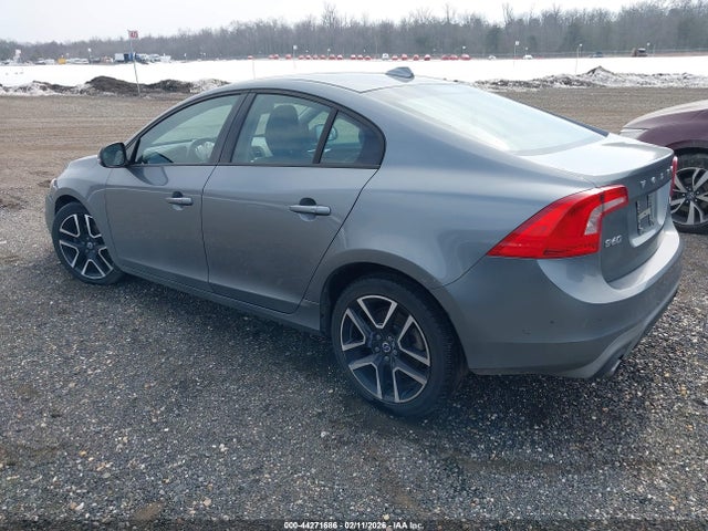 2017 VOLVO S60 YV126MFL6H2439763 Photo 2