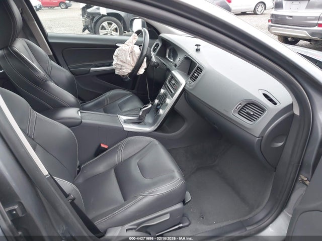 2017 VOLVO S60 YV126MFL6H2439763 Photo 4