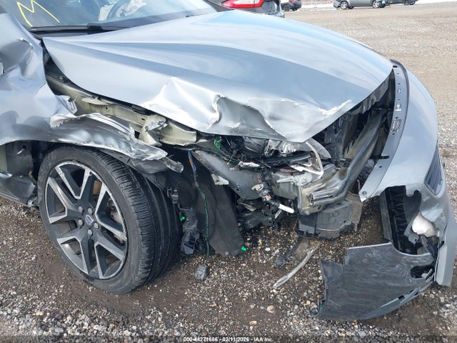 2017 VOLVO S60 YV126MFL6H2439763 Photo 5