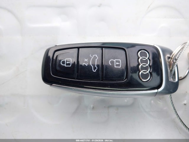 2023 AUDI S8 WAULSAF83PN011563 Photo 10