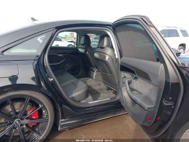 2023 AUDI S8 WAULSAF83PN011563 Photo 7