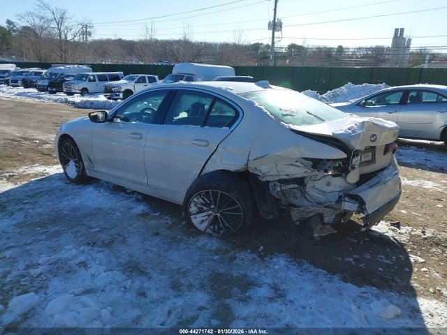 2022 BMW 530 WBA53BH09NWX80529 Photo 2