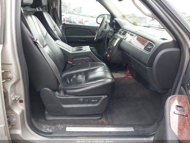 44271745 :رقم المزاد ، 1GNFC13087R146873 vin ، 2007 Chevrolet Tahoe Ltz مزاد بيع