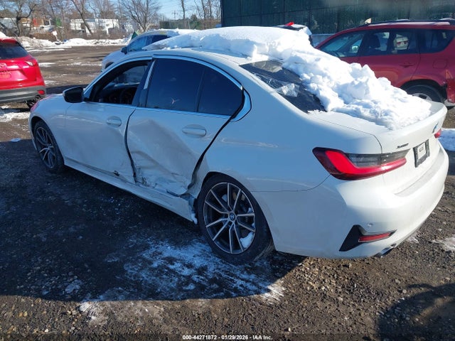 2022 BMW 330I 3MW5R7J04N8C38303 Photo 2