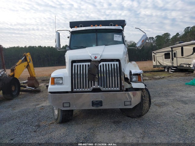 44271905 :رقم المزاد ، 5KKMAVDV9LLLX3220 vin ، 2020 Western Star 4700 Set Forward Axle مزاد بيع