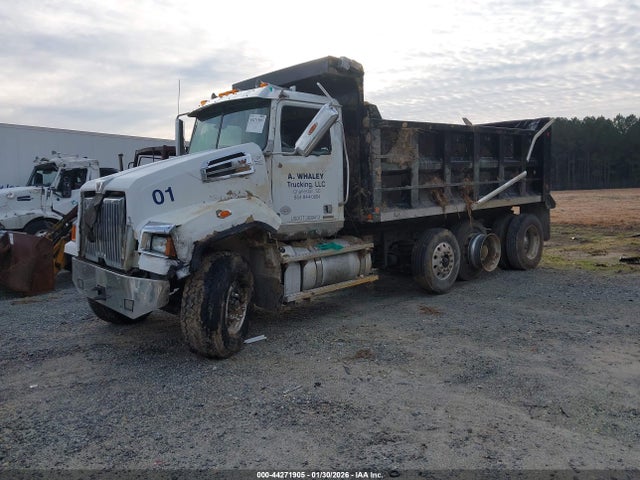 44271905 :رقم المزاد ، 5KKMAVDV9LLLX3220 vin ، 2020 Western Star 4700 Set Forward Axle مزاد بيع