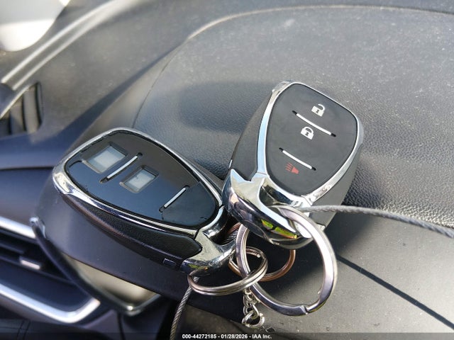 2GNAXJEV5J6188587 Chevrolet EQUINOX LT