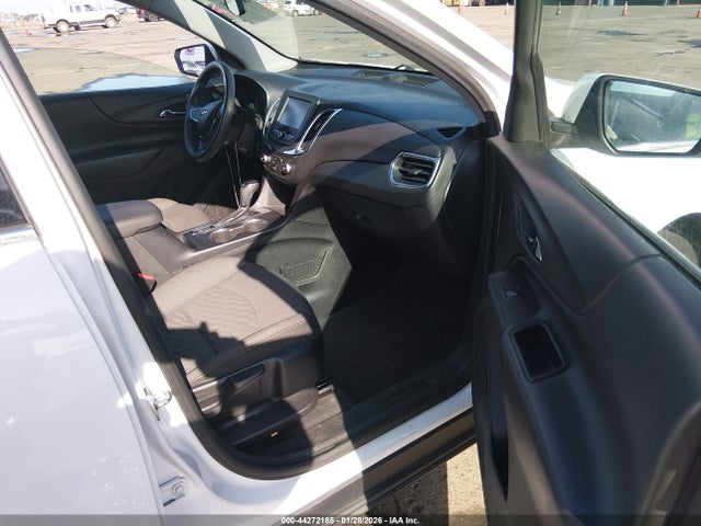 2GNAXJEV5J6188587 Chevrolet EQUINOX LT