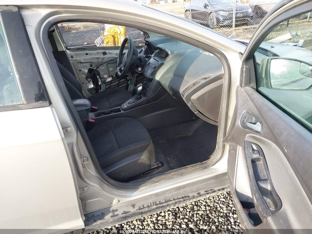 1FADP3K21FL262474 Ford FOCUS SE