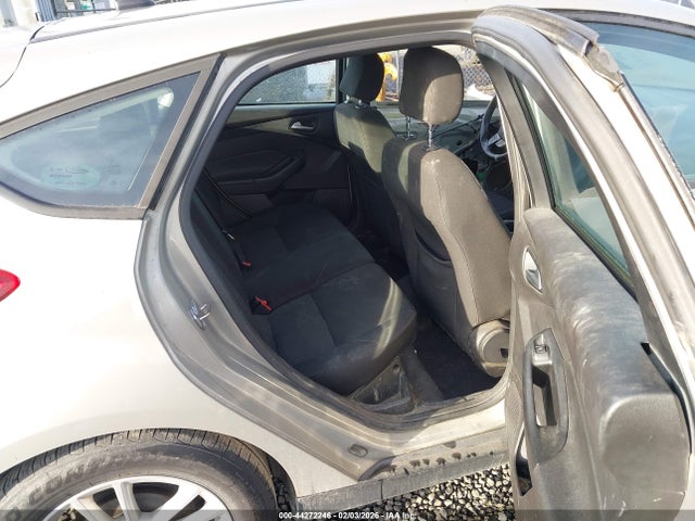 1FADP3K21FL262474 Ford FOCUS SE