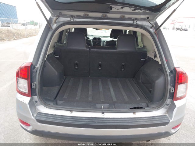 1C4NJDEB1GD646039 Jeep Compass Latitude