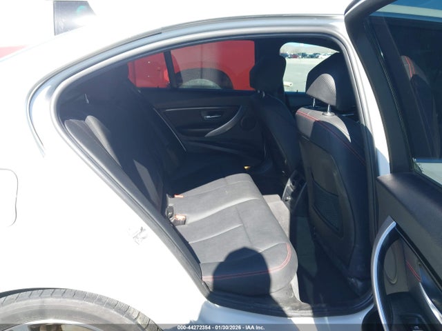 WBA8B9G5XJNU96929 BMW 330I