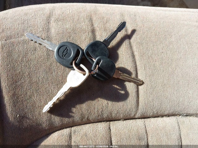2000 CHEVROLET BLAZER 1GNDT13WXY2220915 Photo 10