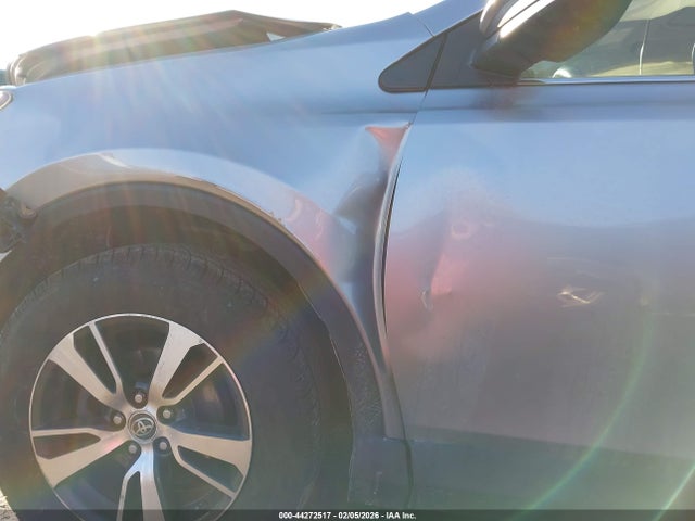 Toyota Rav4 Xle 2018 JTMRFREV7JD252286 Image 17