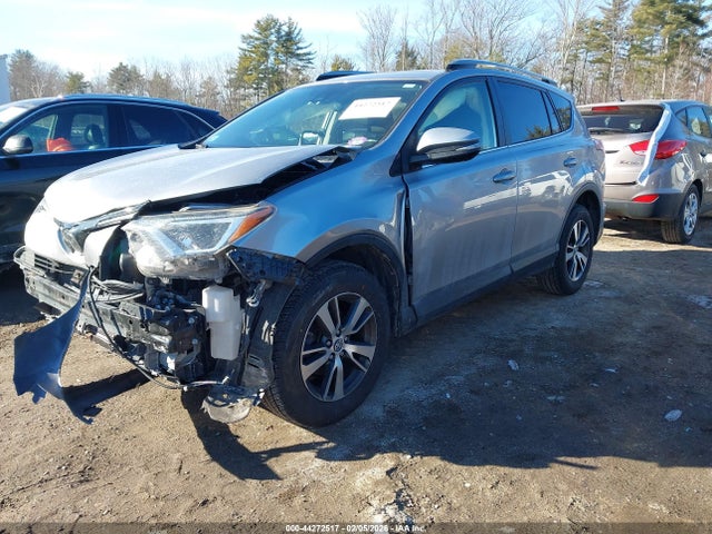 Toyota Rav4 Xle 2018 JTMRFREV7JD252286 Image 2
