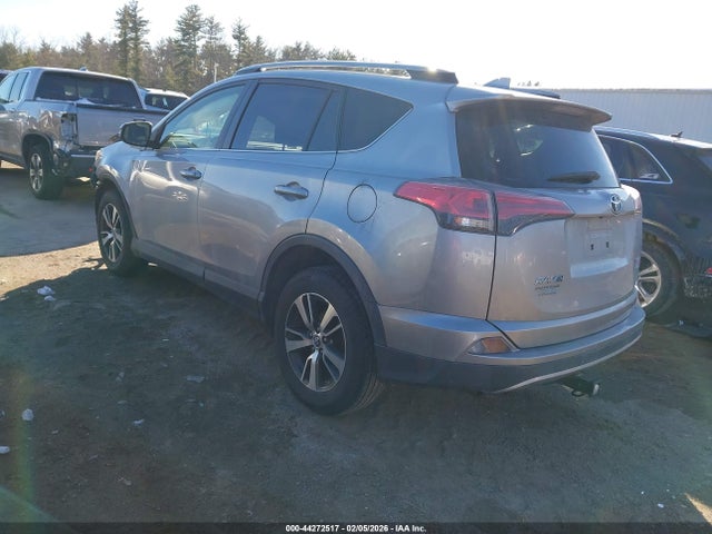 Toyota Rav4 Xle 2018 JTMRFREV7JD252286 Image 3
