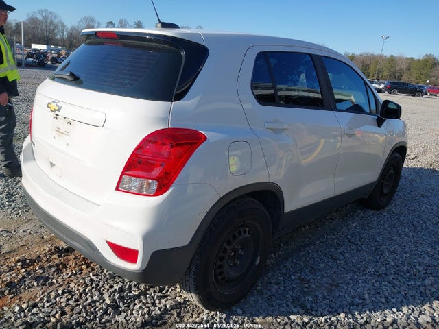 Chevrolet TRAX LS 2017 3GNCJKSB7HL270983 Image 4