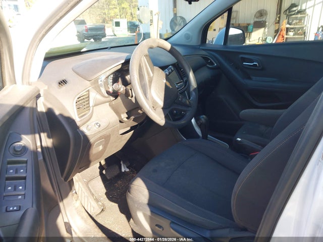 Chevrolet TRAX LS 2017 3GNCJKSB7HL270983 Image 5