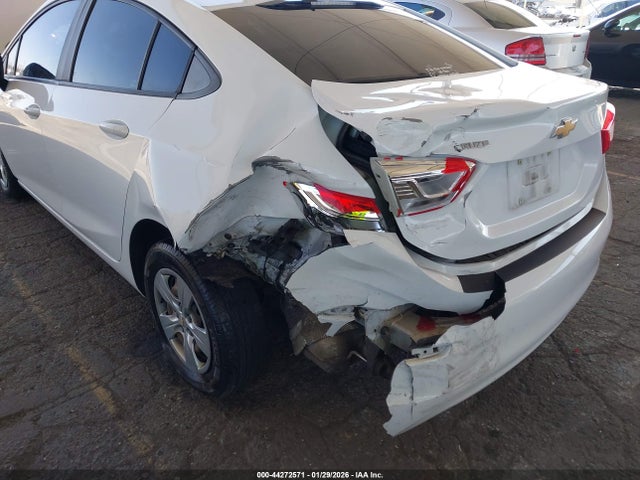 1G1BC5SM4H7179832 Chevrolet Cruze Ls Auto