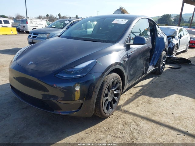 2024 TESLA MODEL Y 7SAYGDEE8RF066873 Photo 1