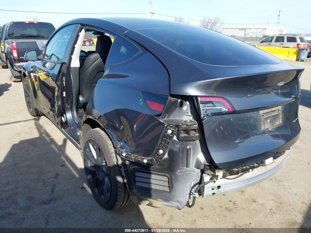 2024 TESLA MODEL Y 7SAYGDEE8RF066873 Photo 2