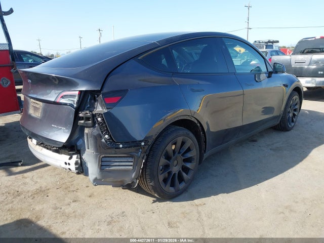 2024 TESLA MODEL Y 7SAYGDEE8RF066873 Photo 3