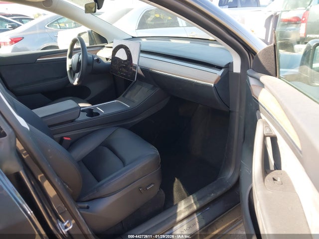 2024 TESLA MODEL Y 7SAYGDEE8RF066873 Photo 4