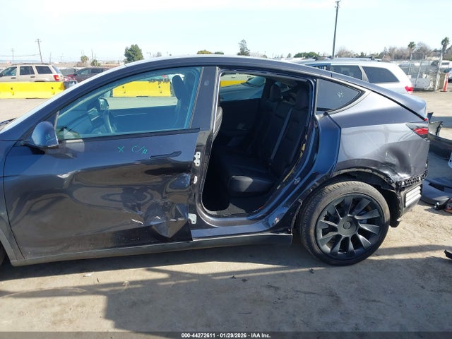 2024 TESLA MODEL Y 7SAYGDEE8RF066873 Photo 5