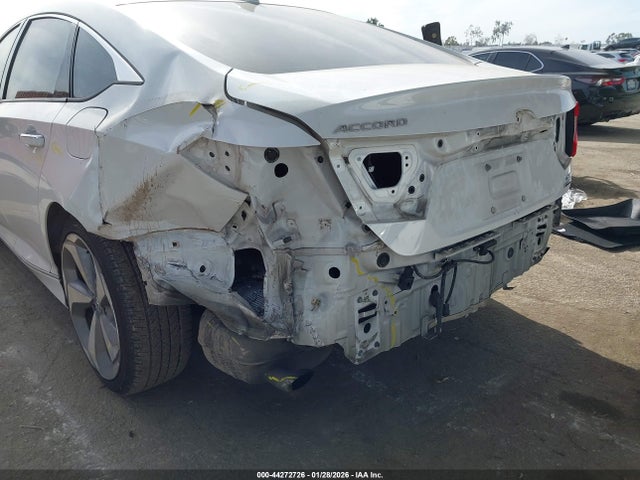 1HGCV2F93JA016027 Honda Accord Touring 2.0t
