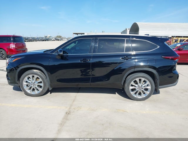 Toyota Highlander Limited 2024 5TDKDRAH6RS532644 Image 13
