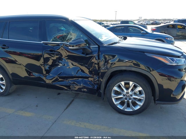 Toyota Highlander Limited 2024 5TDKDRAH6RS532644 Image 6