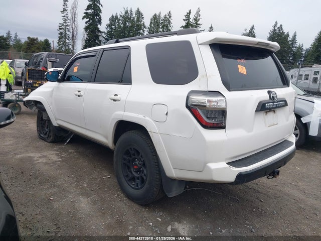 2020 TOYOTA 4RUNNER JTEBU5JR9L5801987 Photo 2