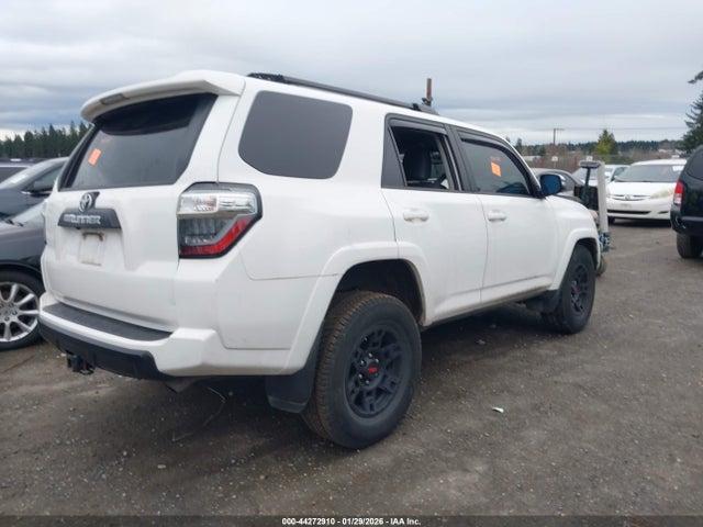 2020 TOYOTA 4RUNNER JTEBU5JR9L5801987 Photo 3