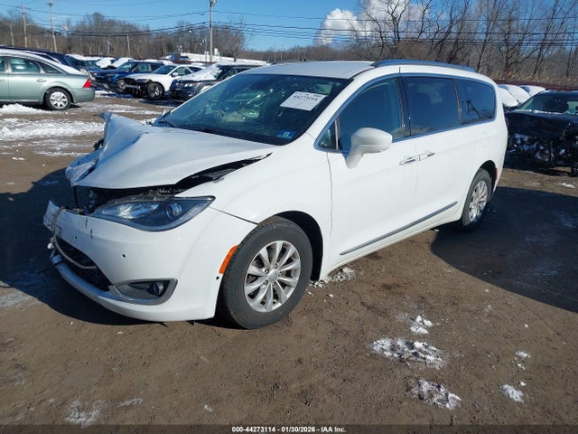 44273114 :رقم المزاد ، 2C4RC1BG0JR197838 vin ، 2018 Chrysler Pacifica Touring L مزاد بيع