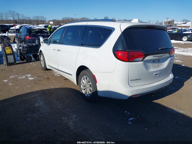 44273114 :رقم المزاد ، 2C4RC1BG0JR197838 vin ، 2018 Chrysler Pacifica Touring L مزاد بيع