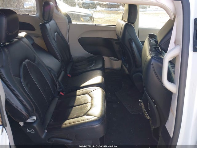 44273114 :رقم المزاد ، 2C4RC1BG0JR197838 vin ، 2018 Chrysler Pacifica Touring L مزاد بيع