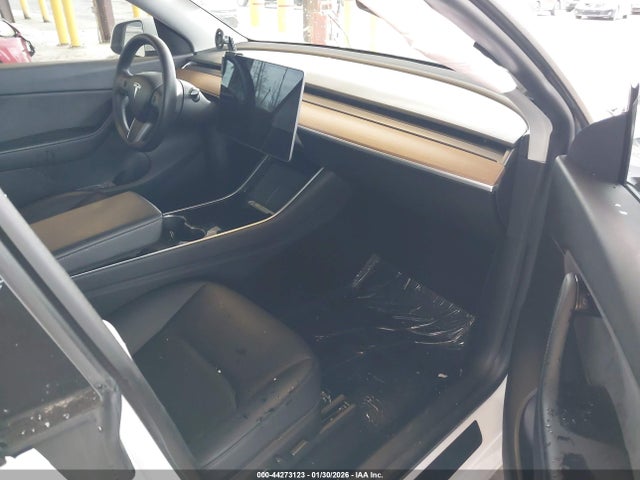 2021 TESLA MODEL Y 5YJYGDEE9MF067875 Photo 4
