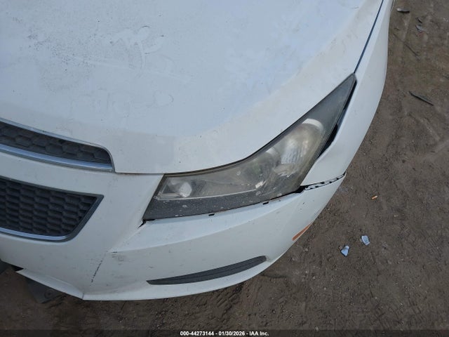 1G1PA5SG5E7186984 Chevrolet Cruze Ls Auto