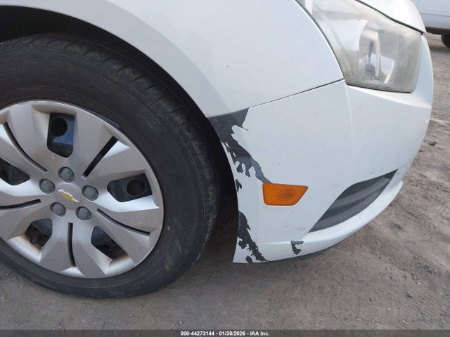 1G1PA5SG5E7186984 Chevrolet Cruze Ls Auto