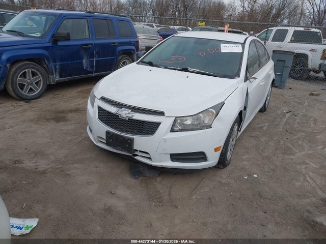 1G1PA5SG5E7186984 Chevrolet Cruze Ls Auto