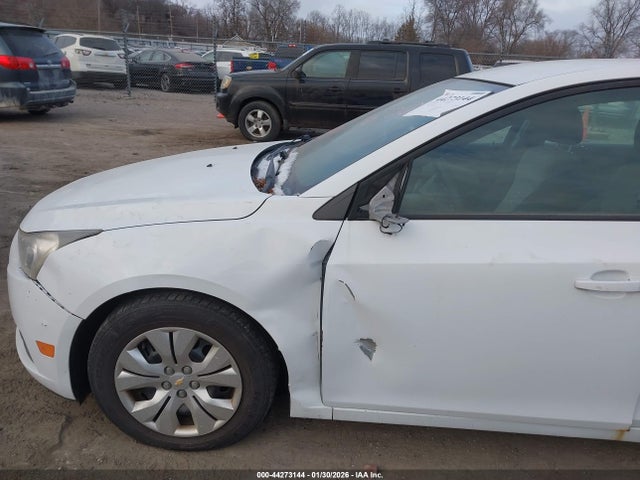 1G1PA5SG5E7186984 Chevrolet Cruze Ls Auto