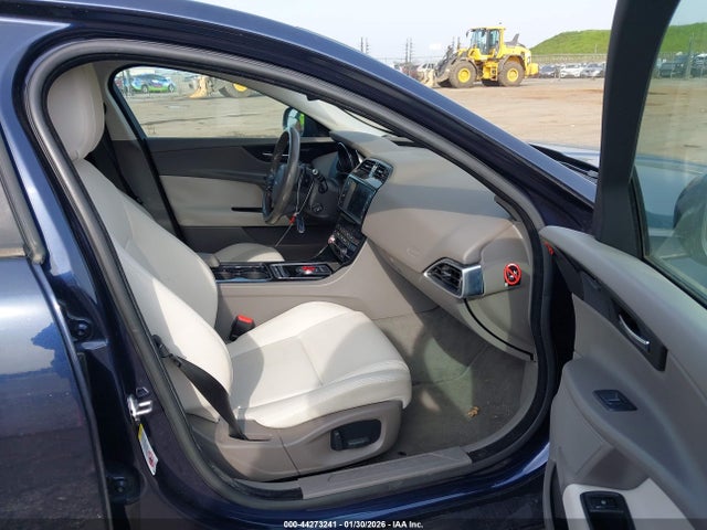 2017 JAGUAR XE SAJAD4BN9HA968095 Photo 4