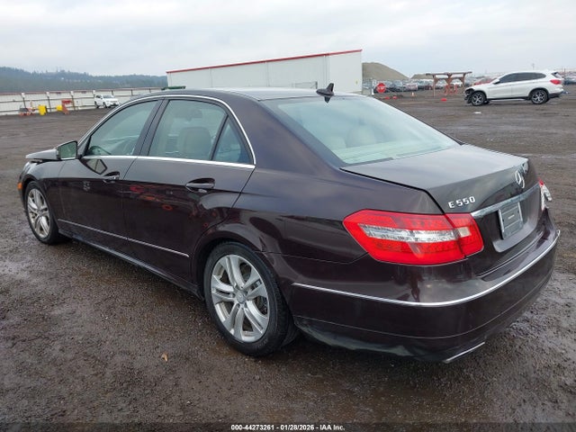 2011 MERCEDES-BENZ E 550 WDDHF7CB2BA323637 Photo 2