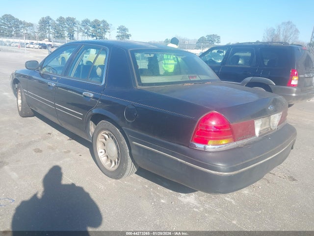 1999 FORD CROWN VICTORIA 2FAFP74W3XX192755 Photo 2