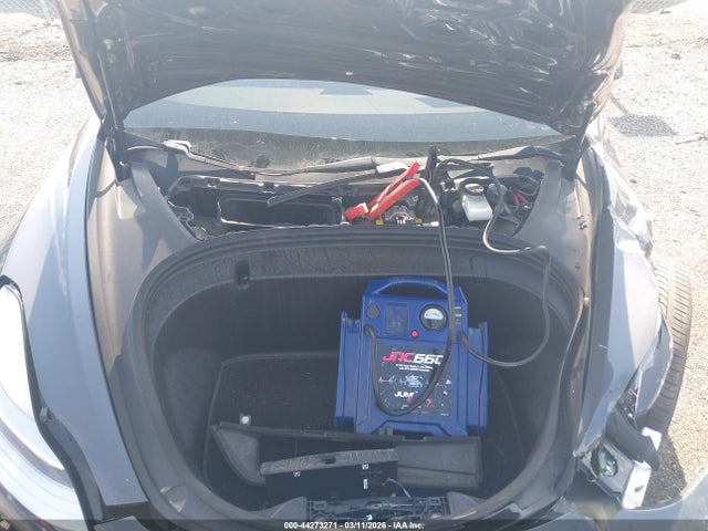 44273271 :رقم المزاد ، 5YJ3E1EB5JF097102 vin ، 2018 Tesla Model 3 Long Range/performance مزاد بيع
