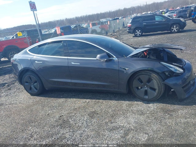 44273271 :رقم المزاد ، 5YJ3E1EB5JF097102 vin ، 2018 Tesla Model 3 Long Range/performance مزاد بيع